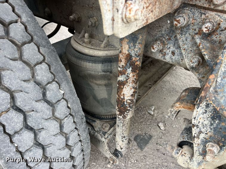 image for item DP0504 2001 Mack CH613  semi truck