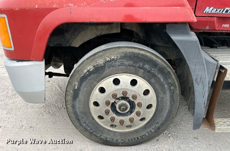 image for item DP0504 2001 Mack CH613  semi truck