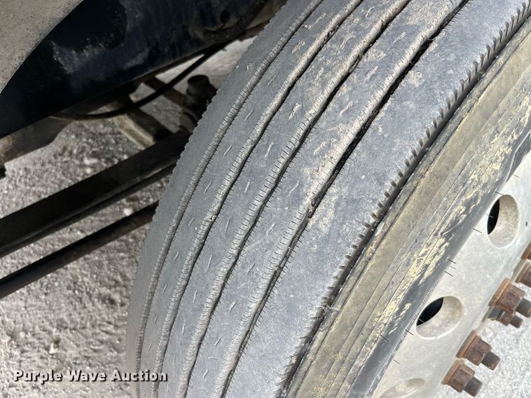 image for item DP0504 2001 Mack CH613  semi truck