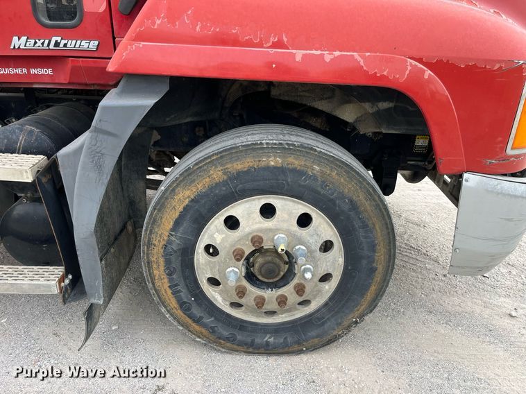 image for item DP0504 2001 Mack CH613  semi truck