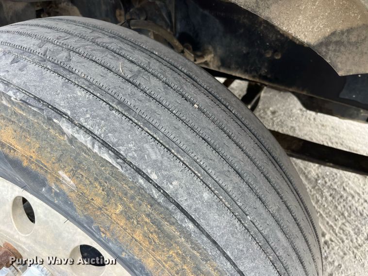 image for item DP0504 2001 Mack CH613  semi truck