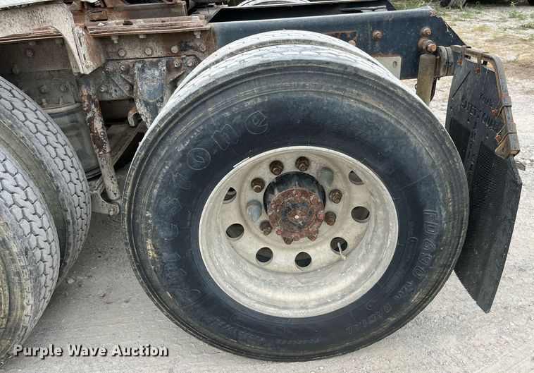 image for item DP0504 2001 Mack CH613  semi truck