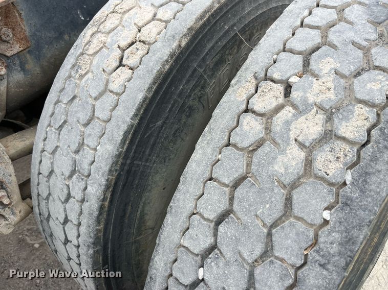 image for item DP0504 2001 Mack CH613  semi truck