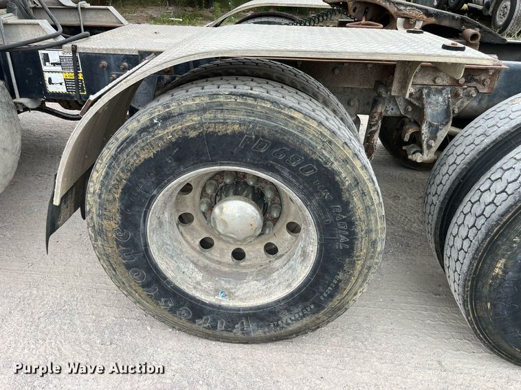 image for item DP0504 2001 Mack CH613  semi truck