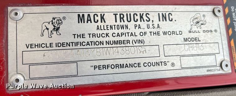 image for item DP0504 2001 Mack CH613  semi truck