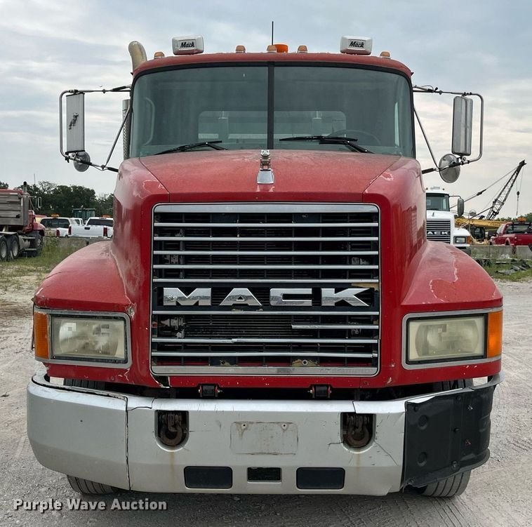 image for item DP0505 2001 Mack CH613  semi truck