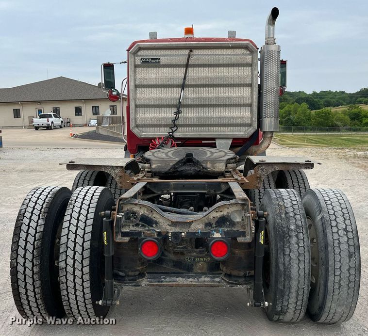 image for item DP0505 2001 Mack CH613  semi truck