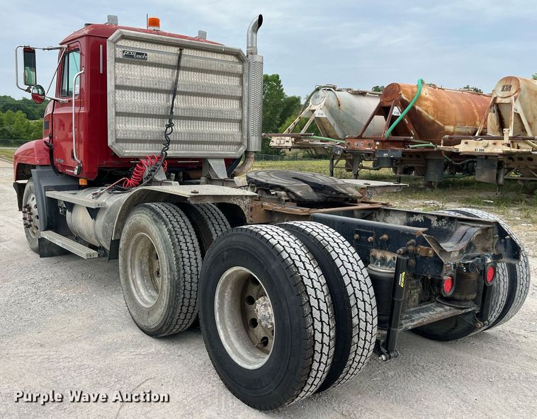 image for item DP0505 2001 Mack CH613  semi truck