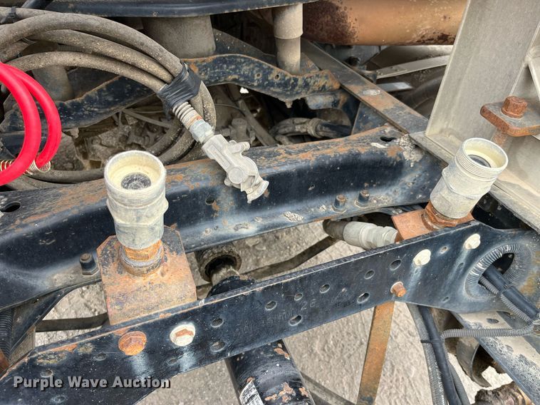 image for item DP0505 2001 Mack CH613  semi truck