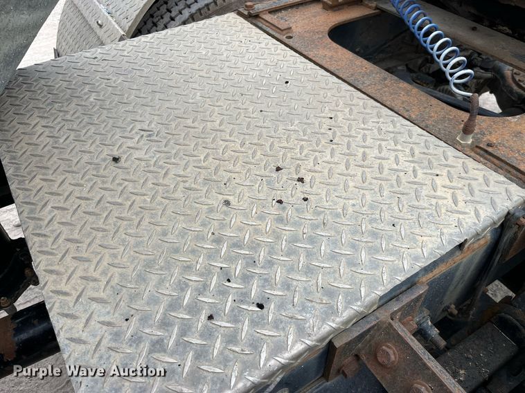 image for item DP0505 2001 Mack CH613  semi truck