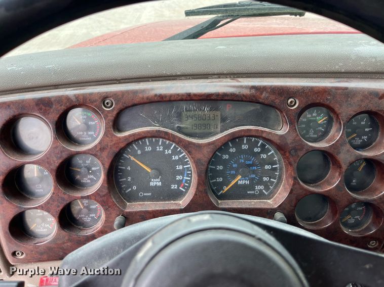 image for item DP0505 2001 Mack CH613  semi truck