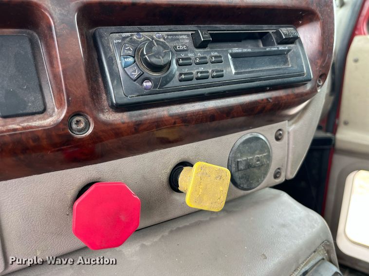 image for item DP0505 2001 Mack CH613  semi truck