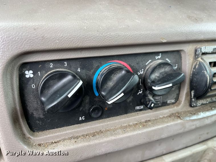 image for item DP0505 2001 Mack CH613  semi truck