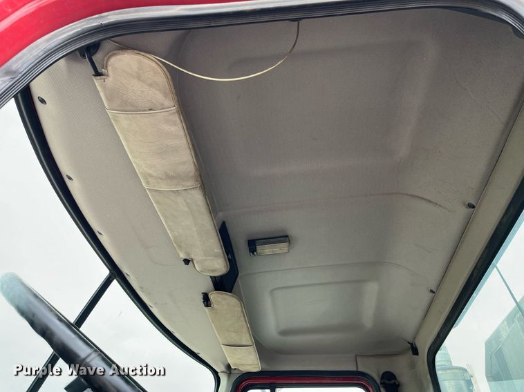 image for item DP0505 2001 Mack CH613  semi truck