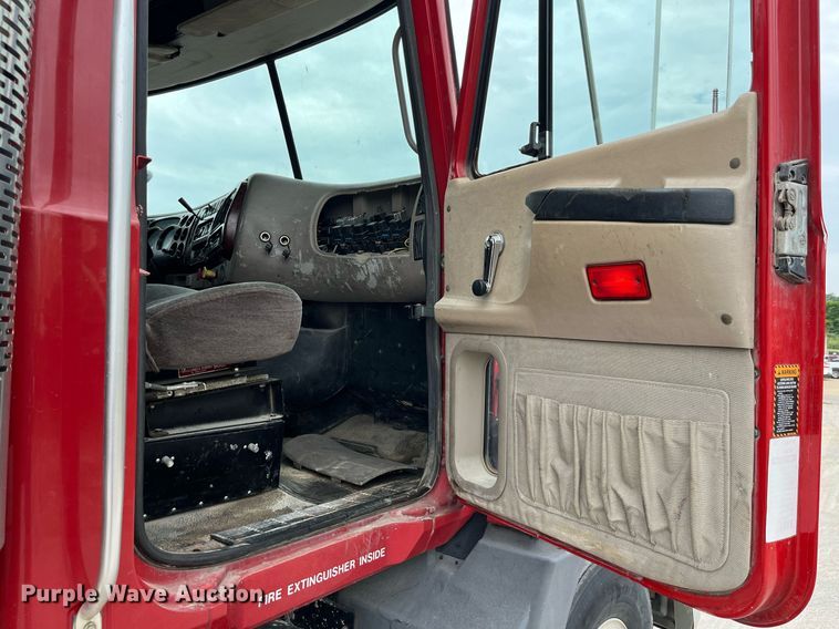 image for item DP0505 2001 Mack CH613  semi truck