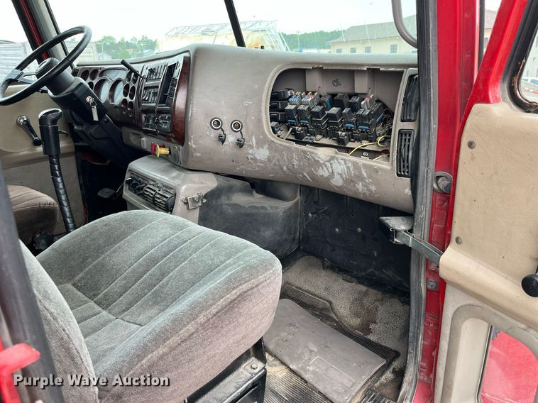 image for item DP0505 2001 Mack CH613  semi truck