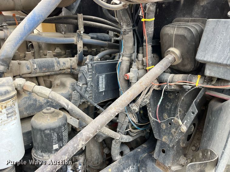 image for item DP0505 2001 Mack CH613  semi truck