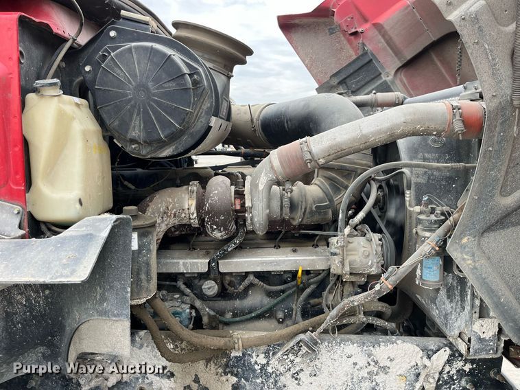 image for item DP0505 2001 Mack CH613  semi truck