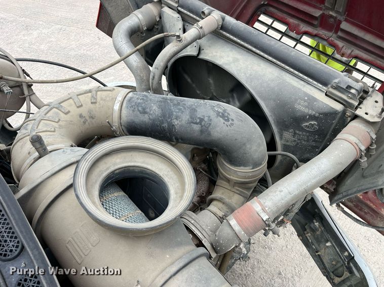 image for item DP0505 2001 Mack CH613  semi truck