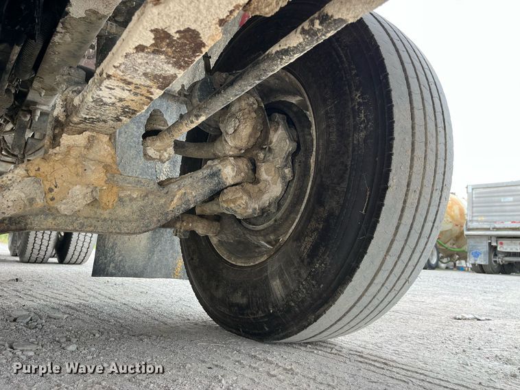 image for item DP0505 2001 Mack CH613  semi truck