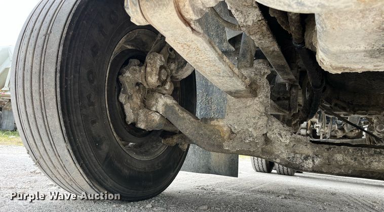 image for item DP0505 2001 Mack CH613  semi truck