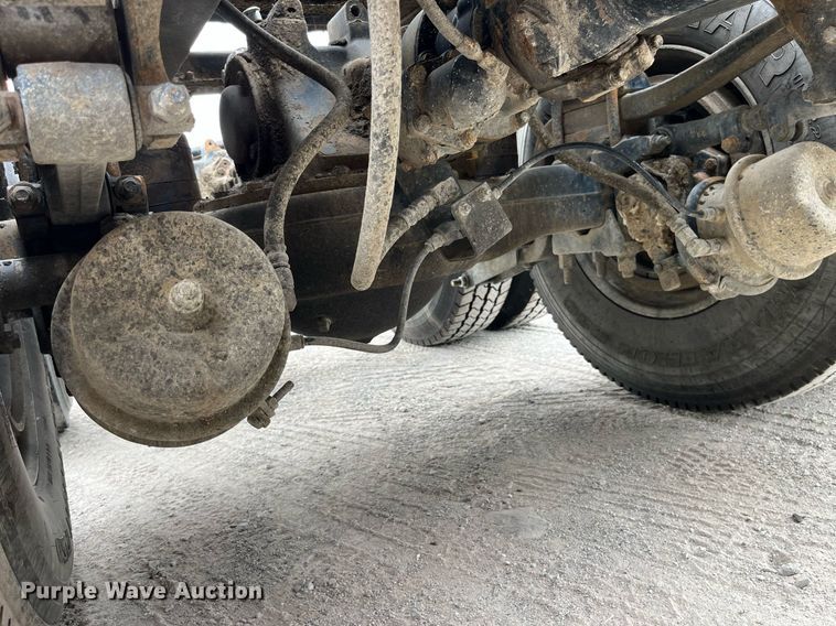 image for item DP0505 2001 Mack CH613  semi truck