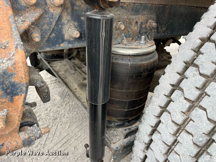 image for item DP0505 2001 Mack CH613  semi truck