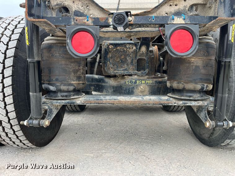 image for item DP0505 2001 Mack CH613  semi truck