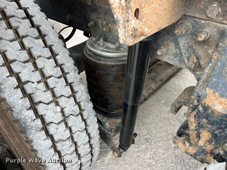 image for item DP0505 2001 Mack CH613  semi truck