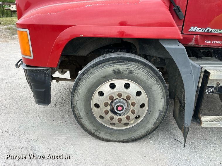 image for item DP0505 2001 Mack CH613  semi truck