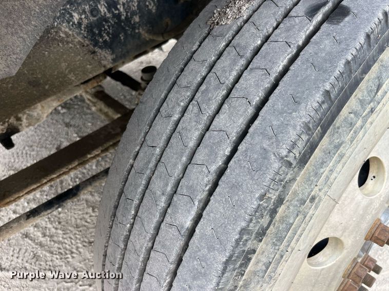 image for item DP0505 2001 Mack CH613  semi truck