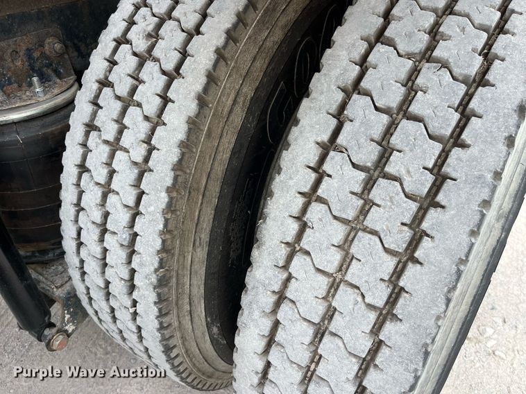 image for item DP0505 2001 Mack CH613  semi truck