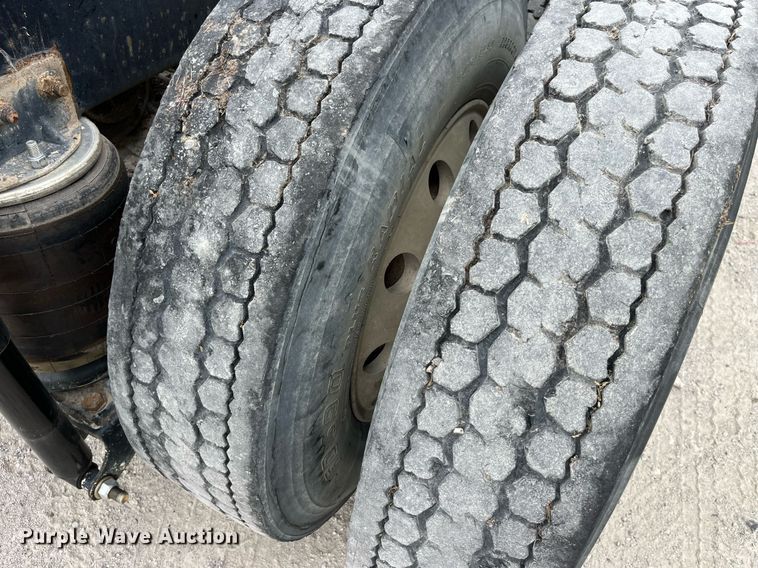 image for item DP0505 2001 Mack CH613  semi truck