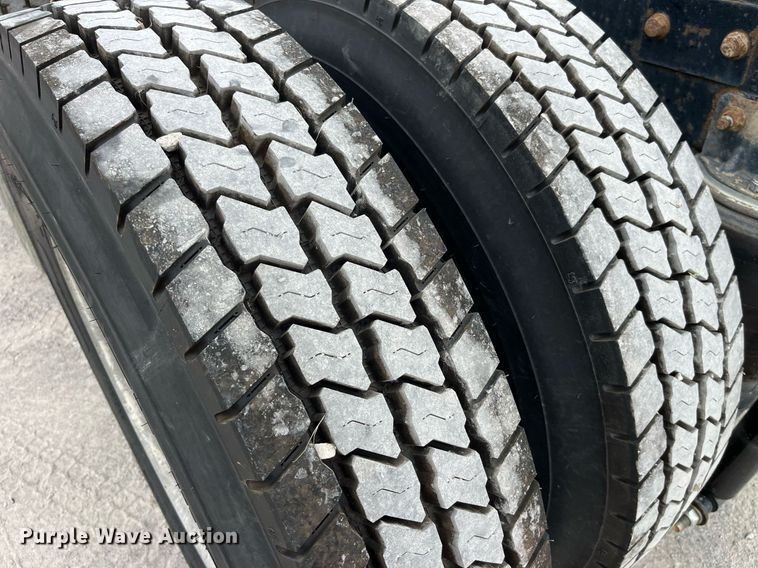 image for item DP0505 2001 Mack CH613  semi truck