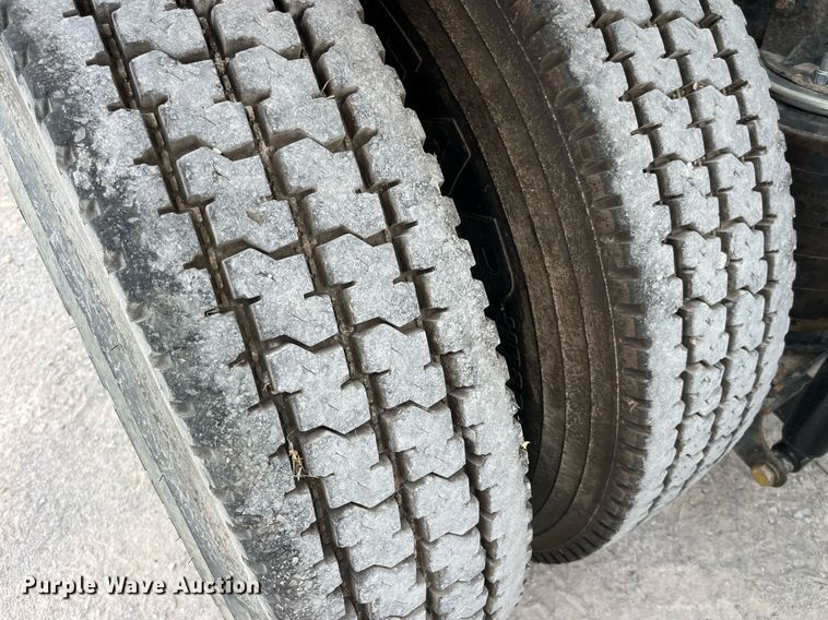 image for item DP0505 2001 Mack CH613  semi truck