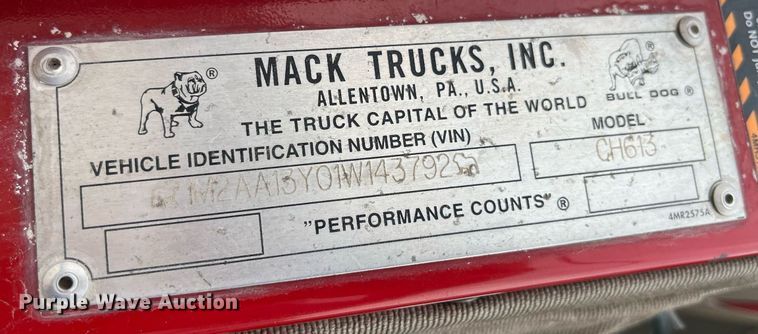 image for item DP0505 2001 Mack CH613  semi truck