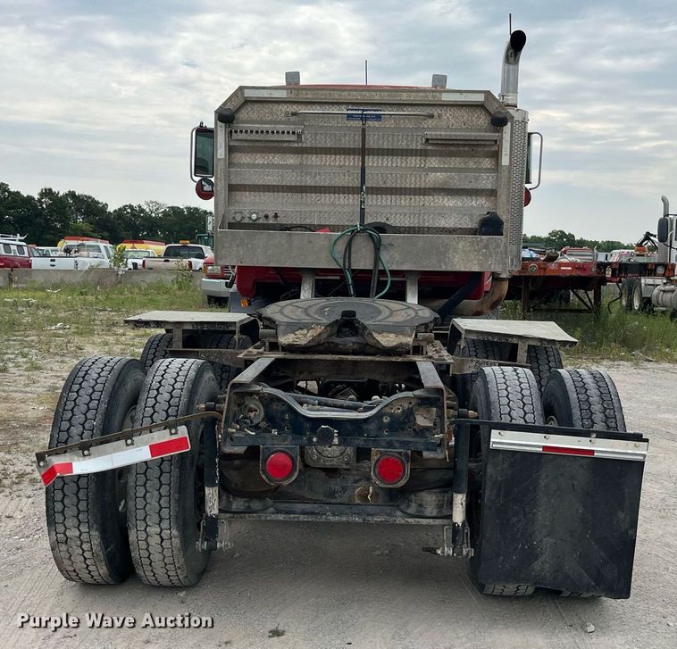 image for item DP0506 2001 Mack CH613  semi truck