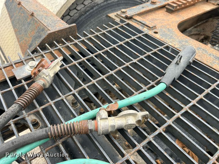 image for item DP0506 2001 Mack CH613  semi truck