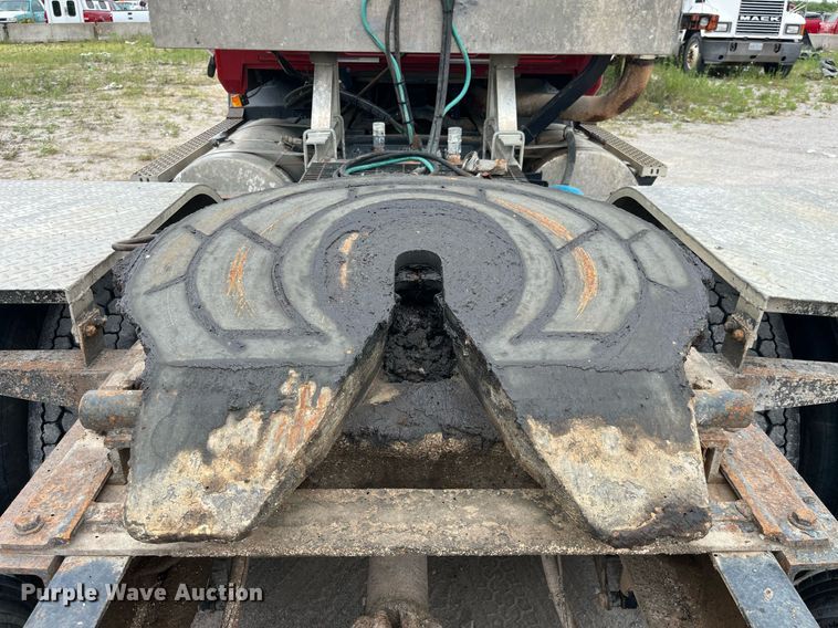 image for item DP0506 2001 Mack CH613  semi truck