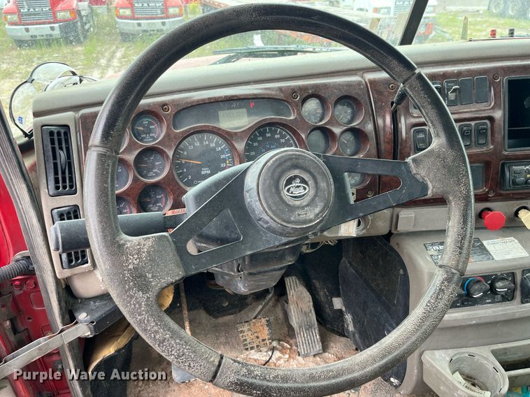 image for item DP0506 2001 Mack CH613  semi truck