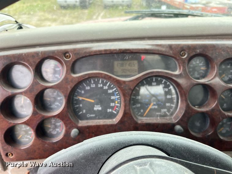 image for item DP0506 2001 Mack CH613  semi truck