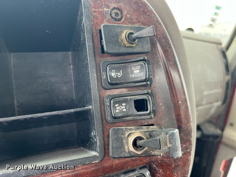 image for item DP0506 2001 Mack CH613  semi truck