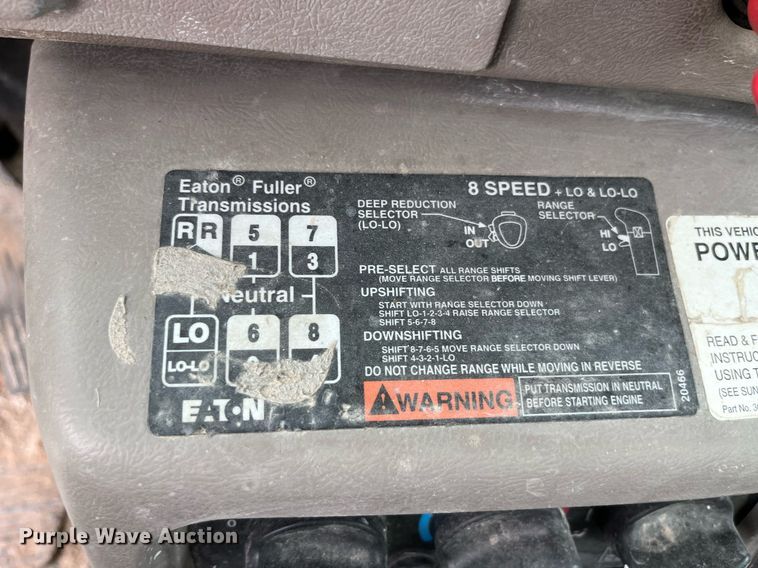 image for item DP0506 2001 Mack CH613  semi truck