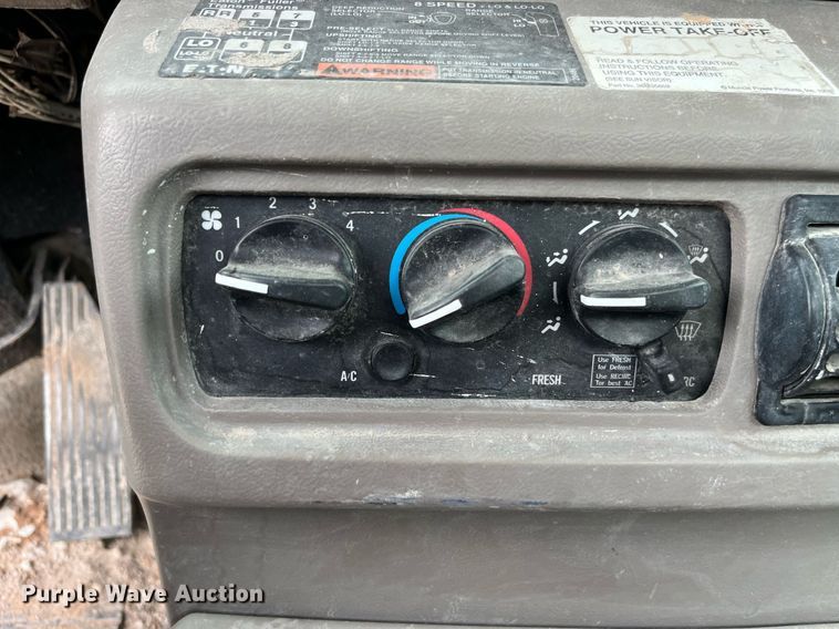 image for item DP0506 2001 Mack CH613  semi truck