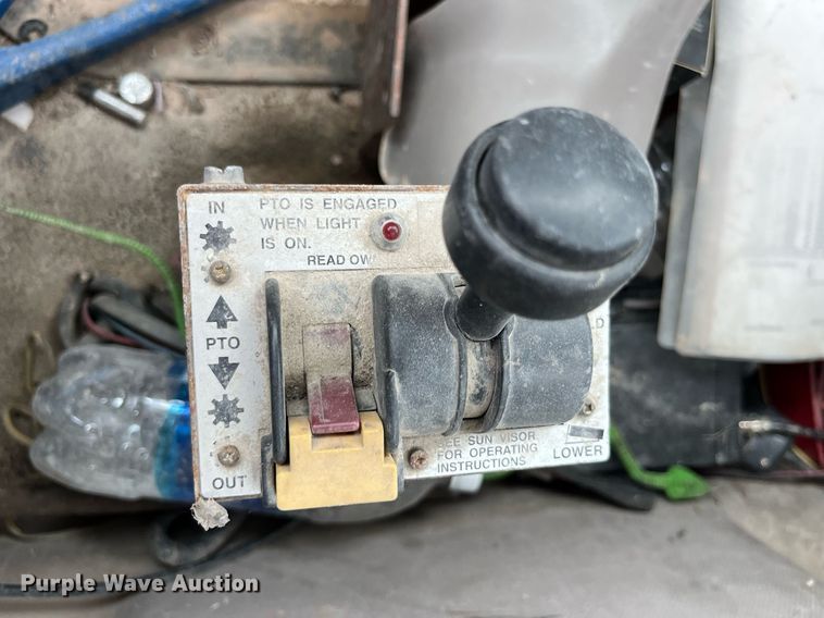 image for item DP0506 2001 Mack CH613  semi truck