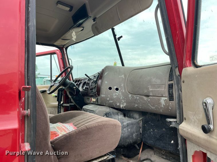 image for item DP0506 2001 Mack CH613  semi truck