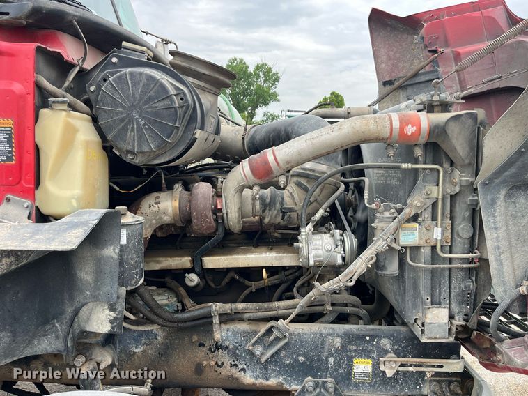 image for item DP0506 2001 Mack CH613  semi truck