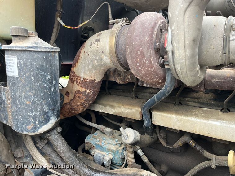 image for item DP0506 2001 Mack CH613  semi truck