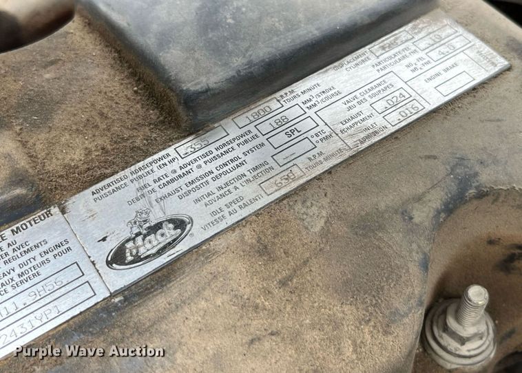 image for item DP0506 2001 Mack CH613  semi truck