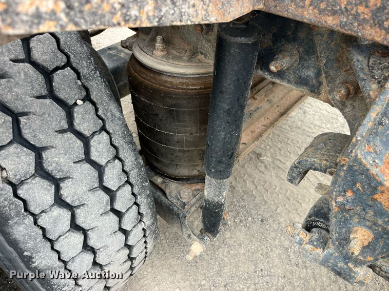 image for item DP0506 2001 Mack CH613  semi truck